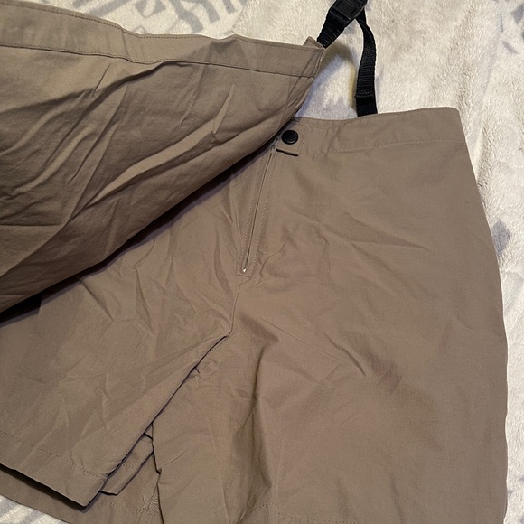 Woolrich Tan Skort with Buckle Detail size 6 - Picture 3 of 7